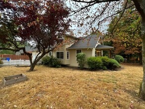 Building Photo - Outdoor Oasis: Charming 3 Bed 2 Bath House!
