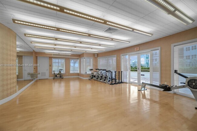Building Photo - 20000 E Country Club Dr