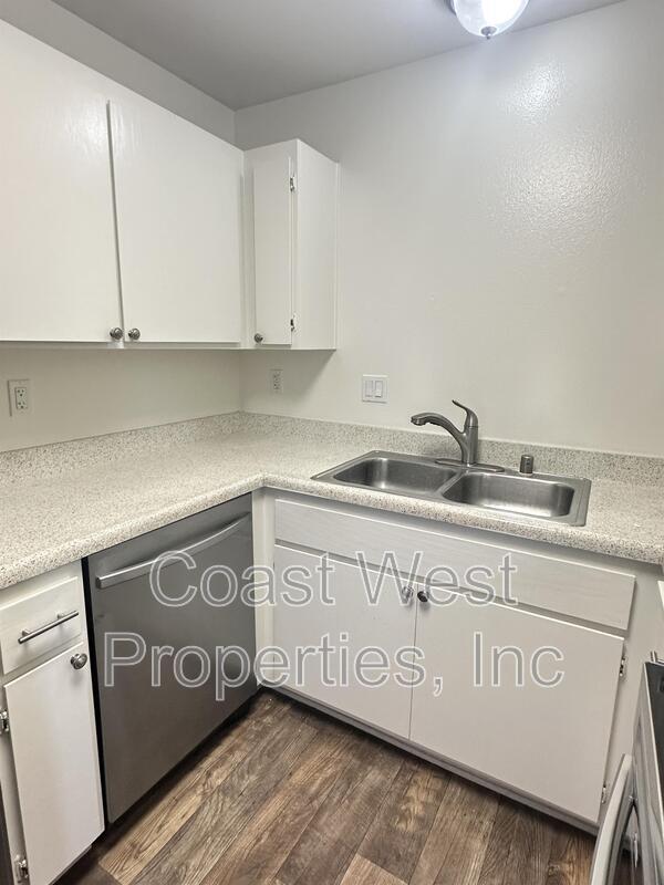 Building Photo - 382 Acacia Ave