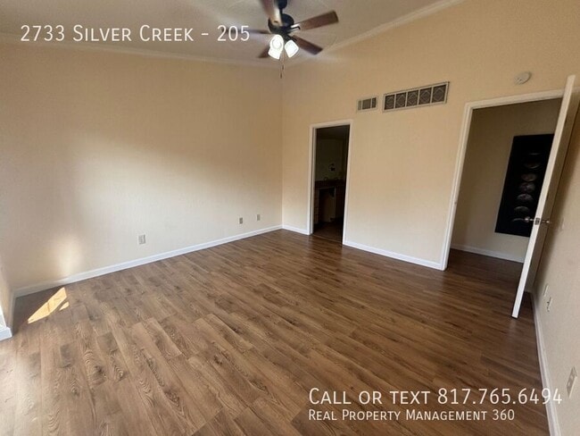 Building Photo - 2733 Silver Creek Dr