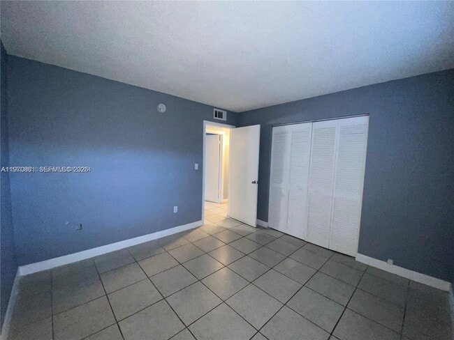 Building Photo - 1735 W 60th St