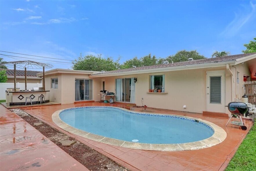 Building Photo - 6210 NE 21st Rd