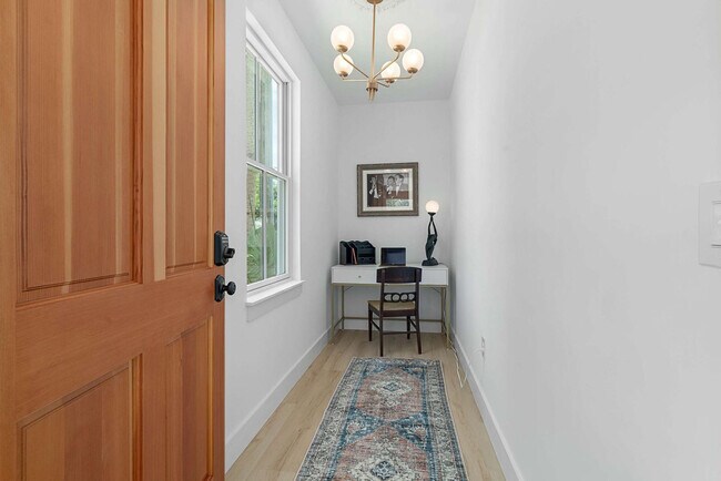 Building Photo - 30 W Castillo Dr