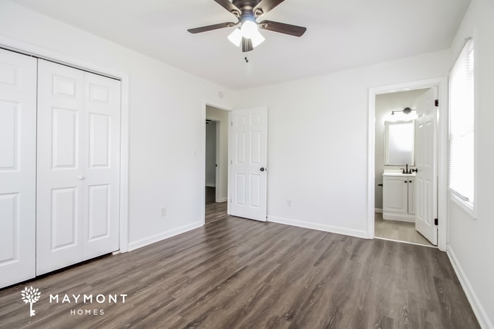 Building Photo - 126 Saturn Ln