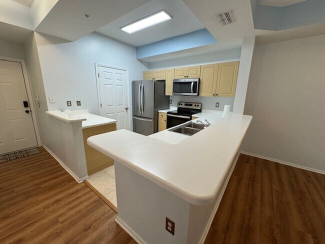 Building Photo - 2 bedroom 2 bathroom Condo In Enclave at C...