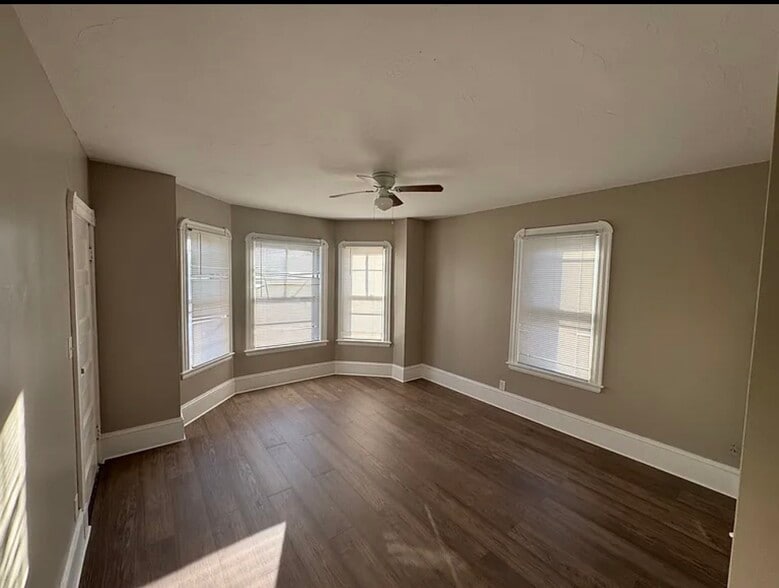 Building Photo - 545 Rivet St