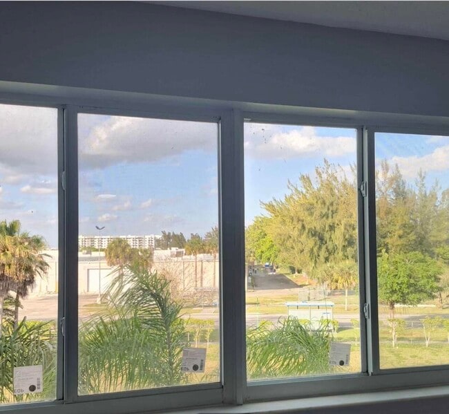 Building Photo - 14840 Naranja Lakes Blvd