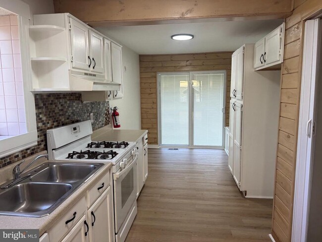 Building Photo - 1452 14th Ave