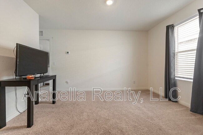 Building Photo - 5507 Finch Cyn