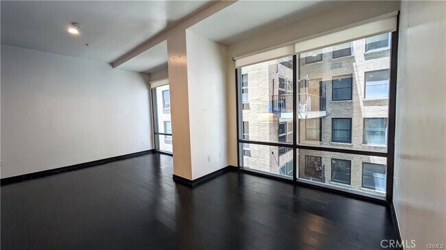 Building Photo - 655 S Hope St