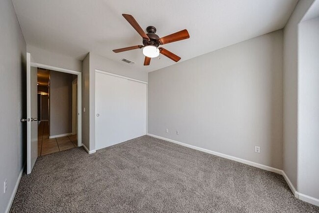 Building Photo - 3 Bed, 2 bath single level home in great C...