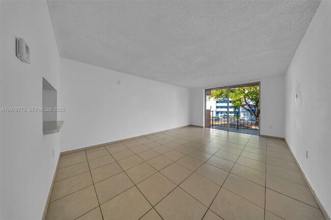 Building Photo - 9360 Fontainebleau Blvd
