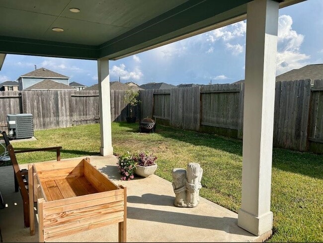 Building Photo - 21423 Holly Heights Rd