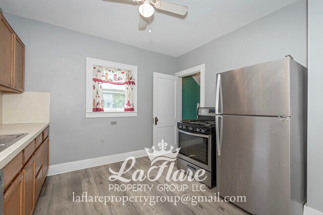 Building Photo - 613 Locust St