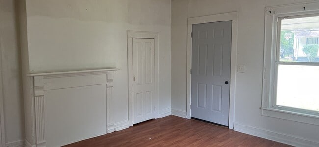 Building Photo - 3 bedroom 2 bath house