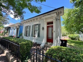 Building Photo - 1327 E Washington St