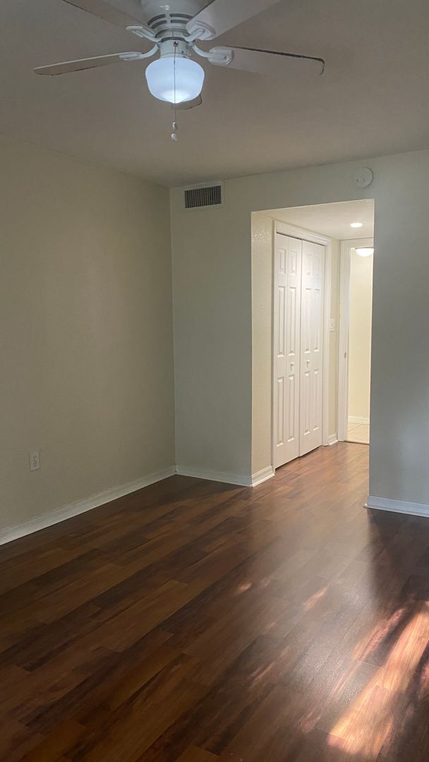 Building Photo - Updated 1-Bedroom Condo in a Gated Communi...