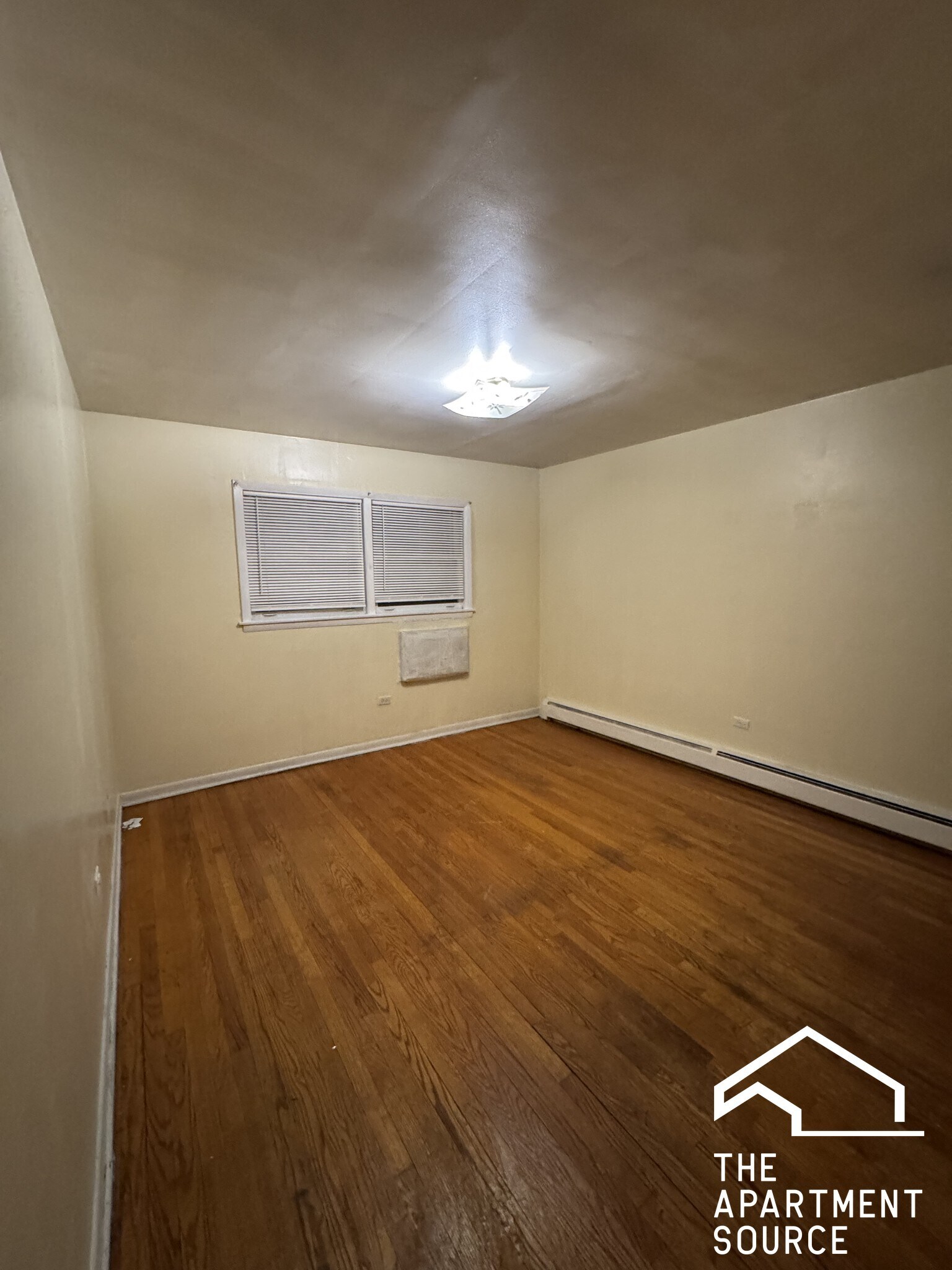 Building Photo - 7528 N Claremont Ave