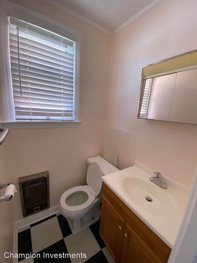 Building Photo - Studio, 0.5 bath House - 110 East Court St.