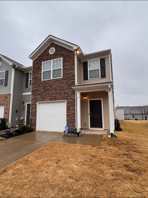 Building Photo - Stylish 3-Bedroom Townhome with Modern Ame...