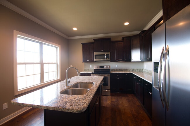 Building Photo - 374 Big Station Camp Blvd