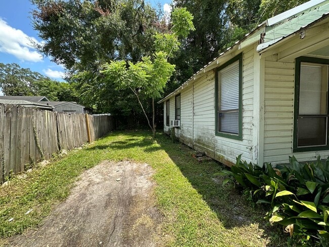 Building Photo - Beautiful 2 Bedroom, 1 Bathroom House in Fifth Avenue Available Now