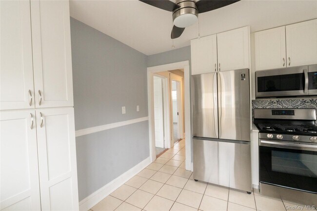 Building Photo - 218 N Midland Ave