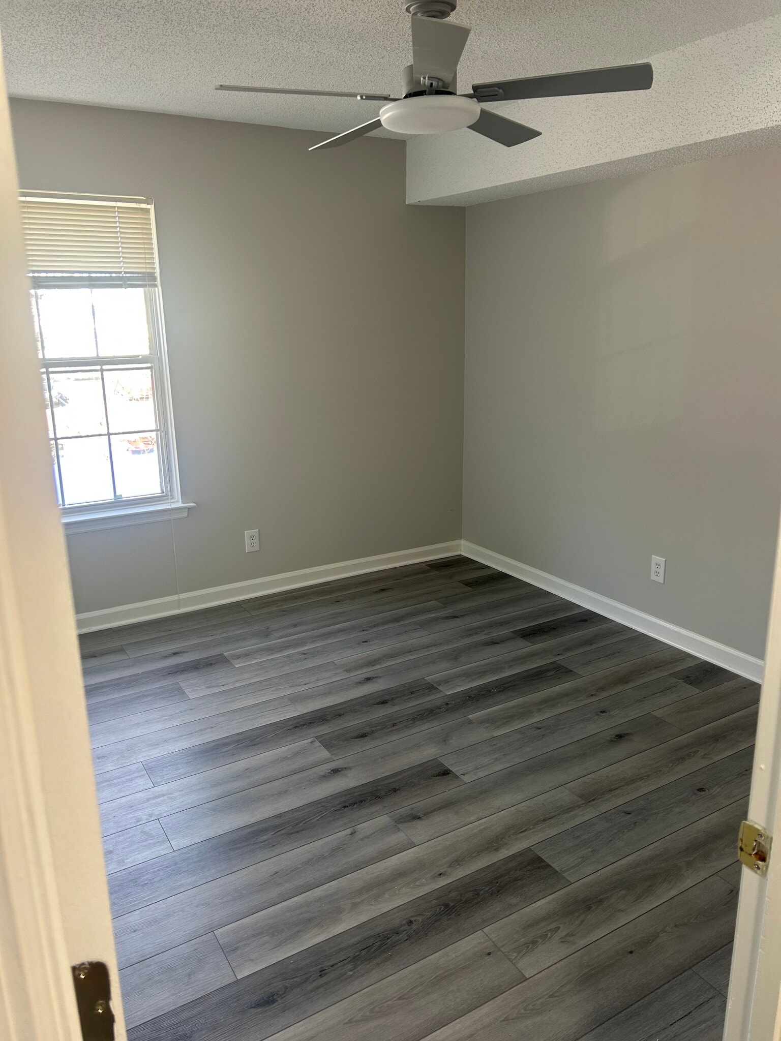 Building Photo - 8960 Duckview Dr