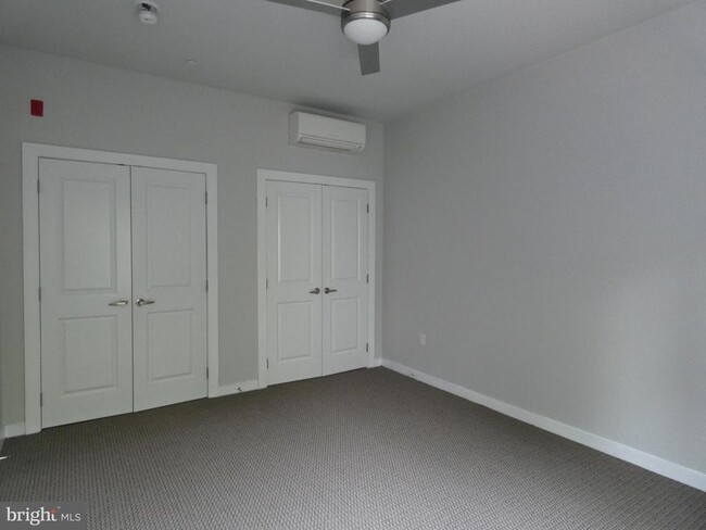 Building Photo - 3862 Lancaster Ave