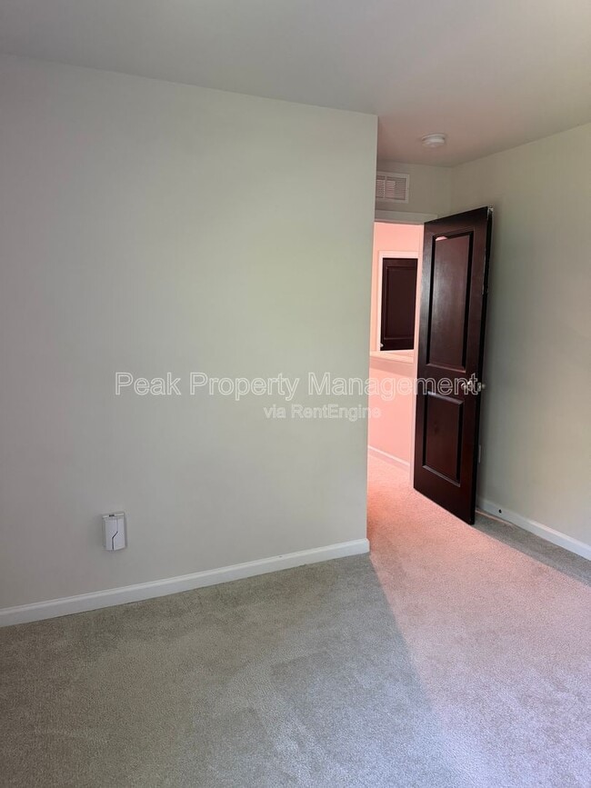 Building Photo - 25600 Linda Gale Ct