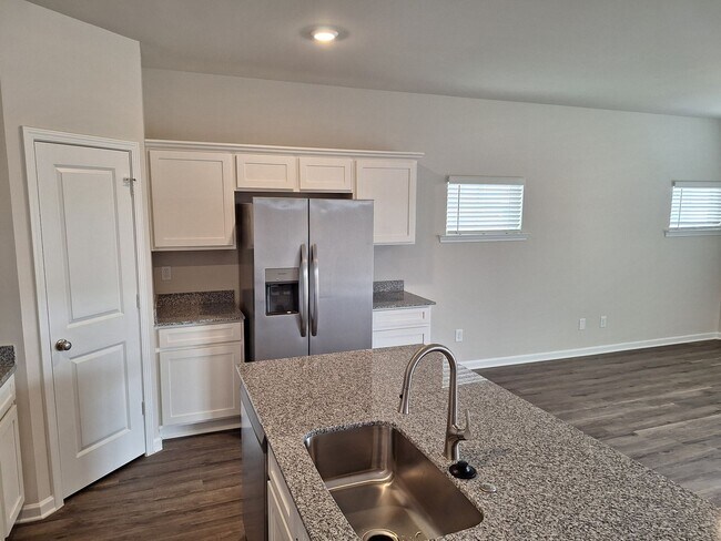 Building Photo - 725 Gatestone Ln