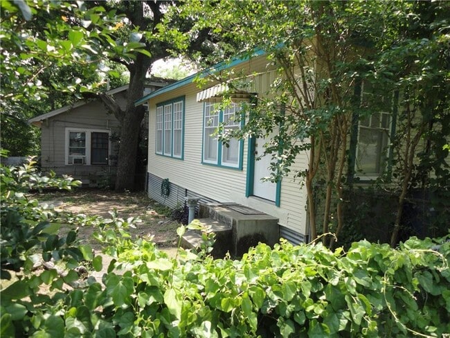 Building Photo - 200 E 33rd St