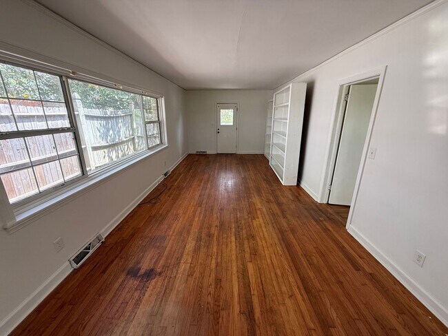 Building Photo - 114 Lookout Cir SW