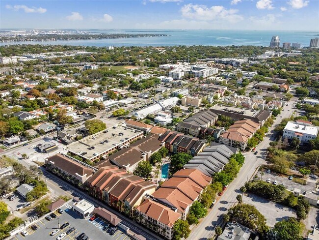 Building Photo - 2421 W Horatio St