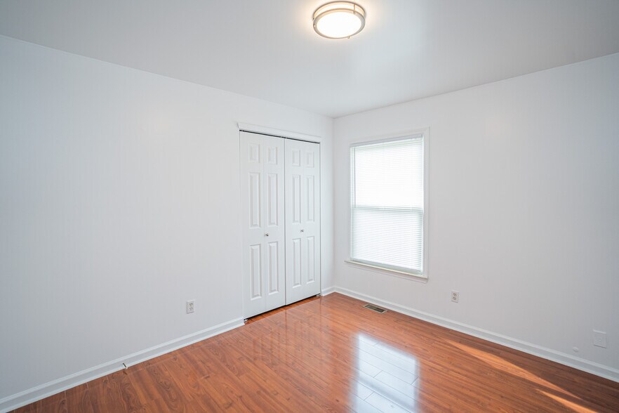 Building Photo - 23060 Berdeno Ave