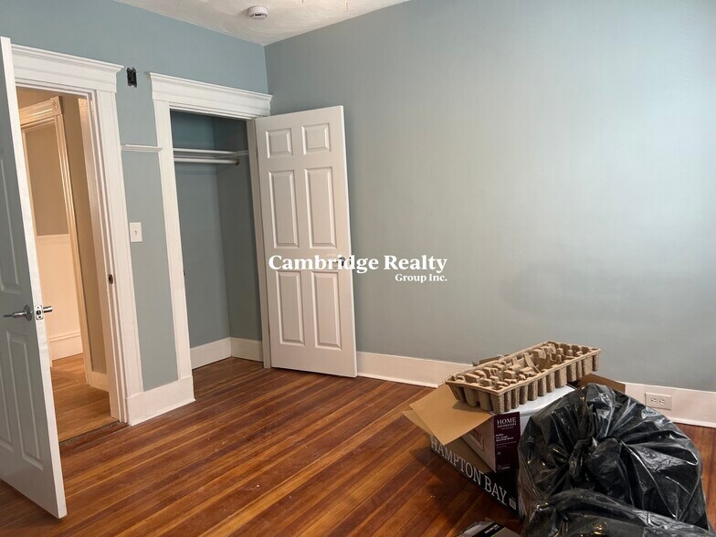 Building Photo - 35 Cameron Ave