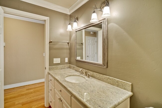 Building Photo - Stunning two-story spacious home on tranquil tree-lined street.