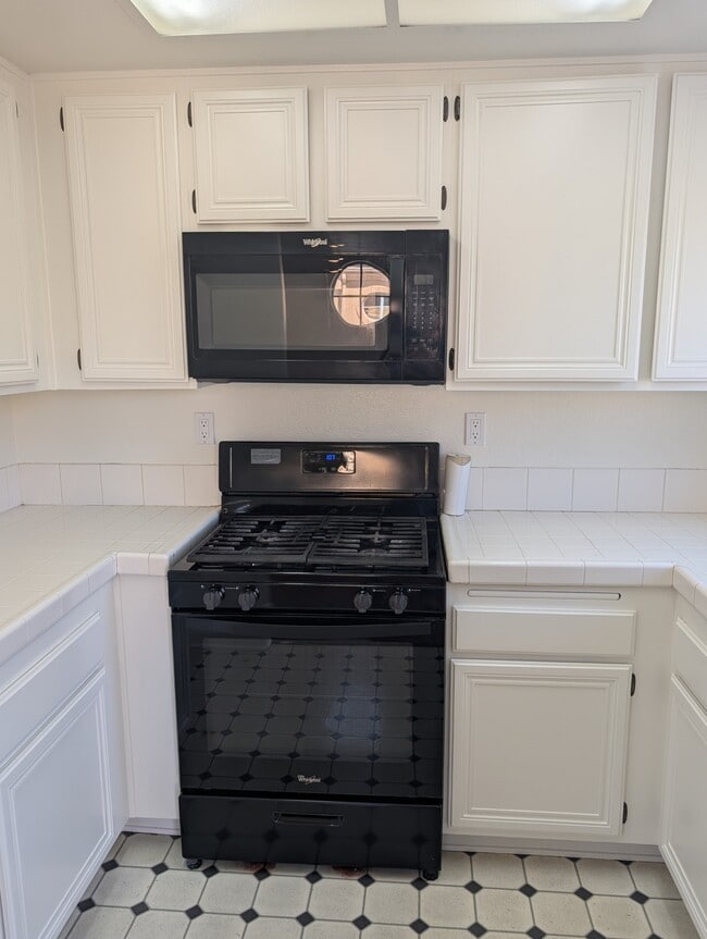 Building Photo - 18842 Vista Del Canon