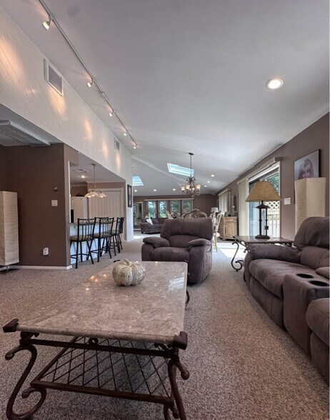 Building Photo - 500 Hoffman Ln