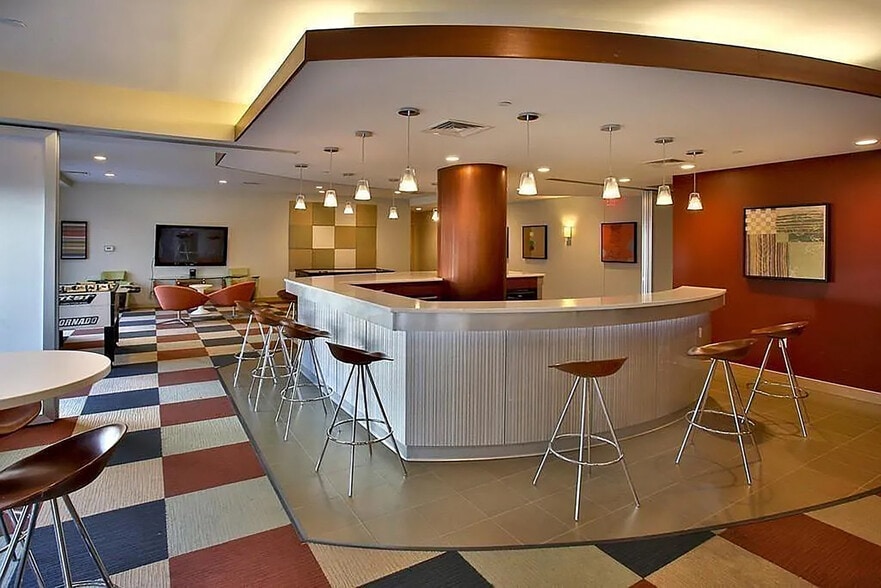 Building Photo - 303 Third Street-SI FL1-ID387