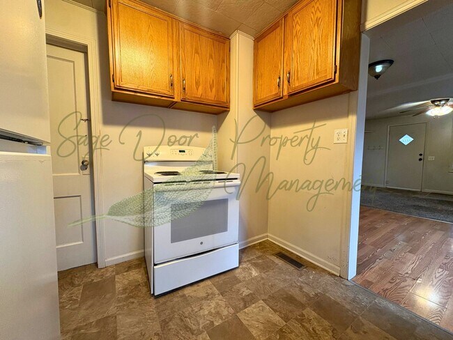 Building Photo - TWO BEDROOM HOME IN INDEPENDENCE!!!