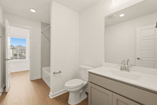 Building Photo - 32503 Midsummer Dr