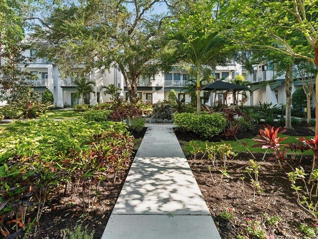 Building Photo - 946 Highland Ave