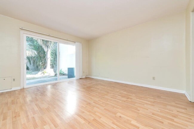 Building Photo - 3bd/2ba single family house in University ...