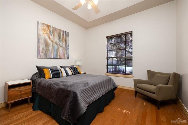 Building Photo - 27 N "E" St