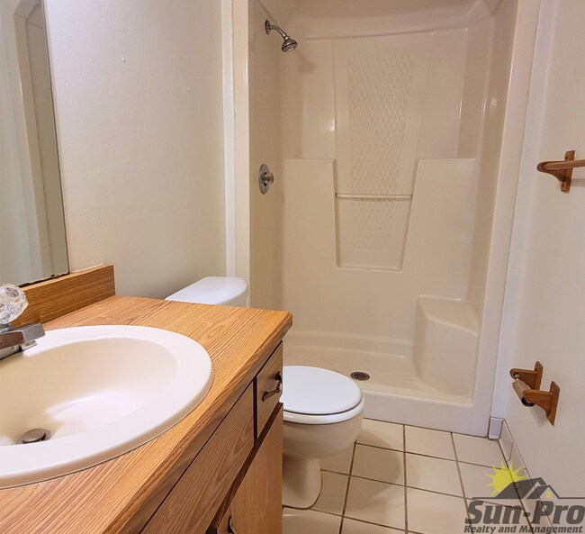 Building Photo - 1668 Spring Garden Ct