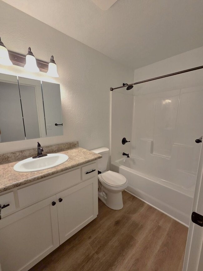 Building Photo - Newer Two bedroom/Two bath Duplex | Available NOW