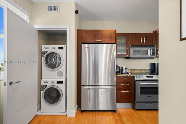 Building Photo - 20000 E Country Club Dr