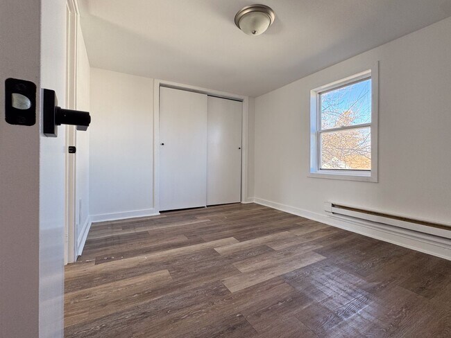 Building Photo - Chatham