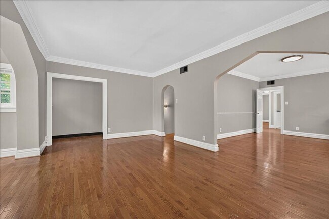 Building Photo - 5252 Bancroft Ave
